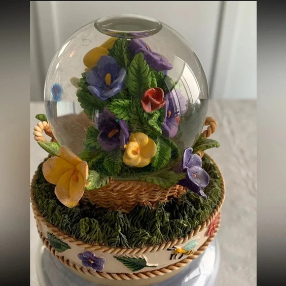 Yankee Candle Mountain Lake + Spring Globe Topper Basket Flowers 22oz Rare - Picture 4 of 12